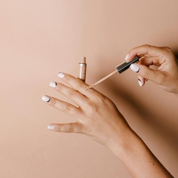 5 Kesalahan Pakai Concealer yang Bikin Riasan Terlihat Cakey