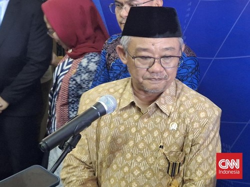 Menteri Pendidikan Dasar dan Menengah (Mendikdasmen) Abdul Mu'ti saat ditemui di Gedung Islamic Center, Surabaya, Rabu (20/5).