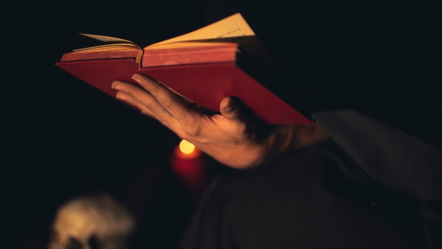 Baca Buku Horor