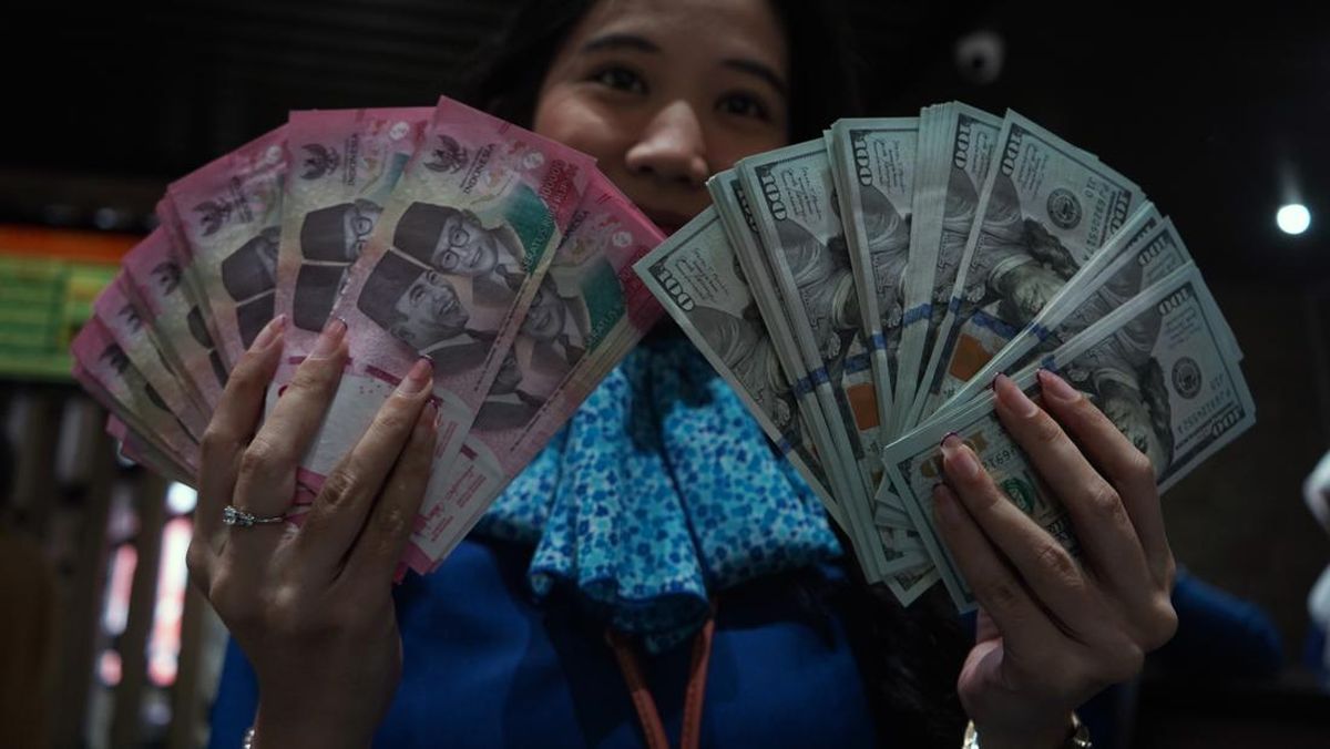 Rupiah Tergelincir ke Rp17.744 per Dolar AS Sore Ini