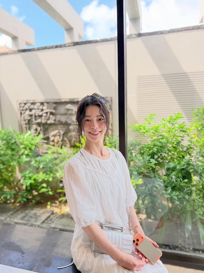 Bintang drama 'My Royal Nemesis' tersebut membagikan foto-foto liburan di Bali melalui media sosial pribadinya dengan menuliskan caption 'Beautiful Bali'. Adanya Lim Ji Yeon justru semakin menambahkan kecantikan suasana./ Foto: instagram.com/limjjy2