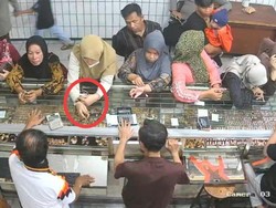 Pura-pura Jadi Pembeli, 2 Wanita Gondol Emas di Pamekasan Dibekuk