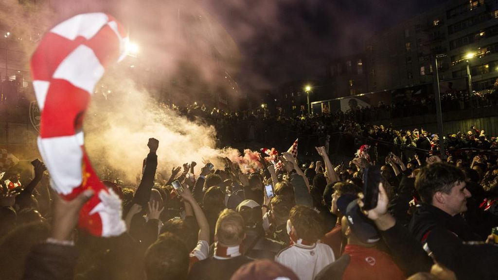 FOTO: Euforia Pecah di Jalanan London usai Arsenal Juara Liga Inggris