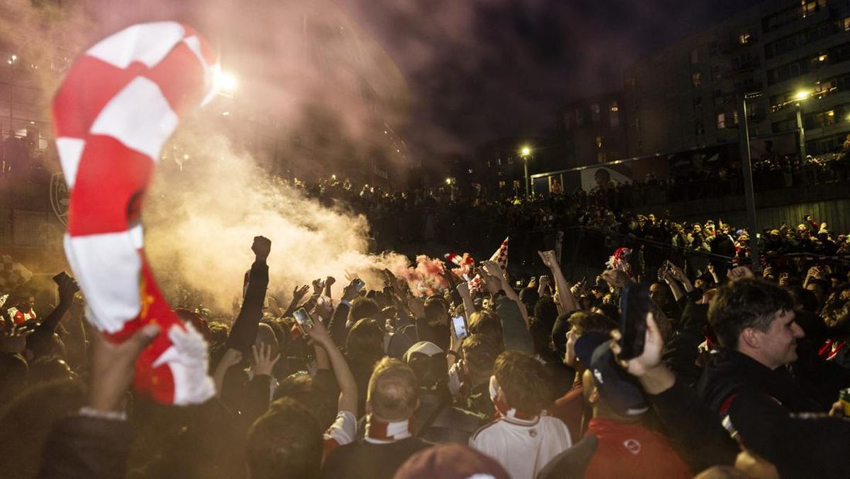 FOTO: Euforia Pecah di Jalanan London usai Arsenal Juara Liga Inggris