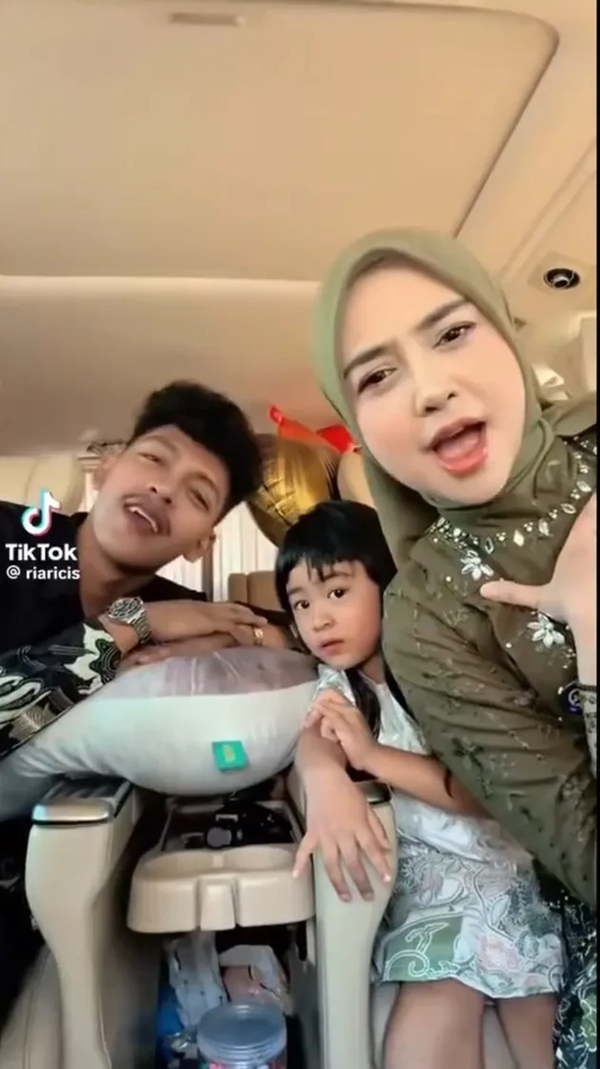 Hasan Toys dan Ria Ricis