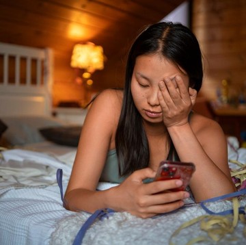 Waspada! Ini 6 Dampak Buruk Terlalu Sering Baca Berita Buruk bagi Kesehatan Mental