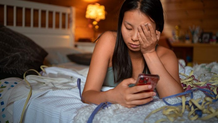 Waspada! Ini 6 Dampak Buruk Terlalu Sering Baca Berita Buruk bagi Kesehatan Mental