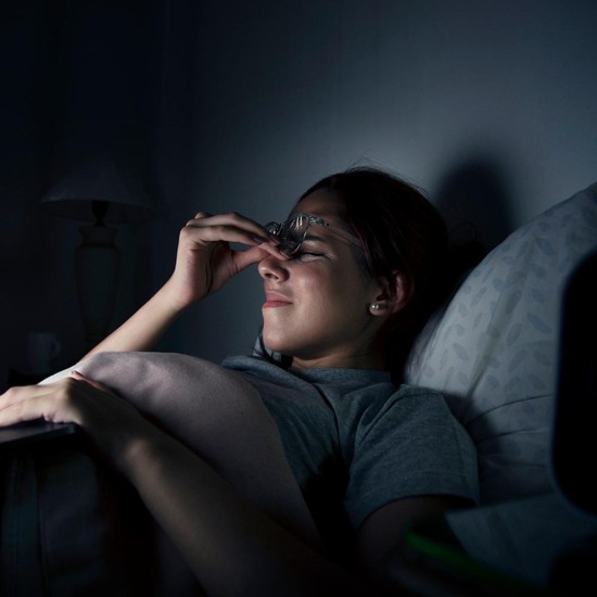 3 Kebiasaan Sebelum Tidur yang Bisa Bantu Turunkan Tekanan Darah