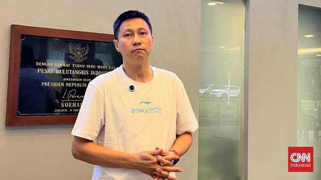 Pelatih tunggal putra Indonesia, Indra Wijaya di Pelatnas PBSI, Cipayung, Jakarta Timur, Rabu (20/5).
