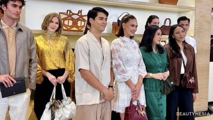 Luna Maya Spill Pilihan Tas AIGNER Favoritnya untuk Musim Panas