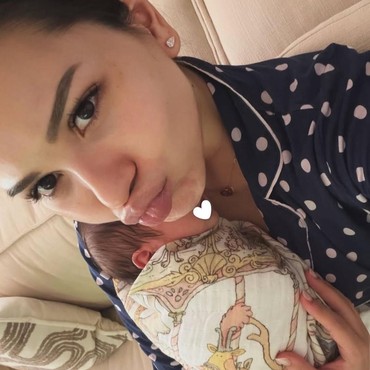 Alyssa Daguise Bantah Mitos Bayi Bau Tangan, Akui Rela Tahan ke Kamar Mandi Demi Putrinya
