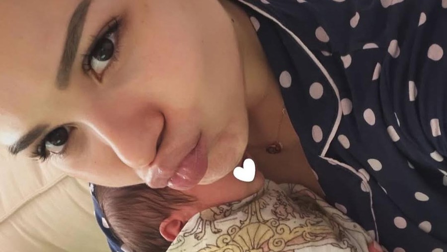 Pamer Foto Bareng Baby Soso&comma; Wajah Anak Alyssa Daguise Disebut Bule Banget
