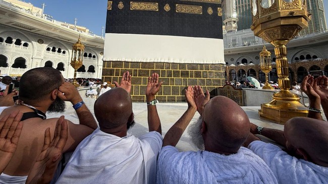 Saudi Klaim 1,5 Juta Orang Ikut Haji Meski Perang Berkecamuk