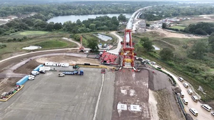 Pemerintah Inggris mengungkapkan biaya pembangunan jalur kereta api sigap HS2 berpotensi membengkak hingga 103 miliar poundsterling alias sekitar 138 miliar dolar AS.