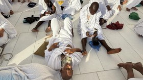 Muslim pilgrims rest near the Kaaba at the Grand Mosque, ahead of the annual hajj pilgrimage, in Mecca, Saudi Arabia, May 18, 2026. Picture taken with a mobile phone. REUTERS/Ibraheem Abu Mustafa