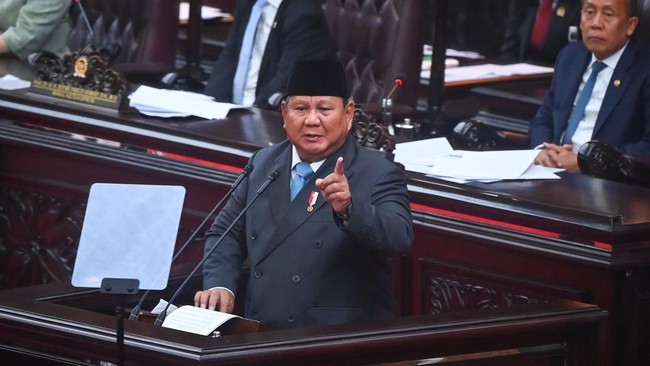 Presiden Prabowo Subianto meminta Himpunan Bank Negara (Himbara) menjadi bank yang lebih patriotik dengan menurunkan suku bunga bagi rakyat miskin.