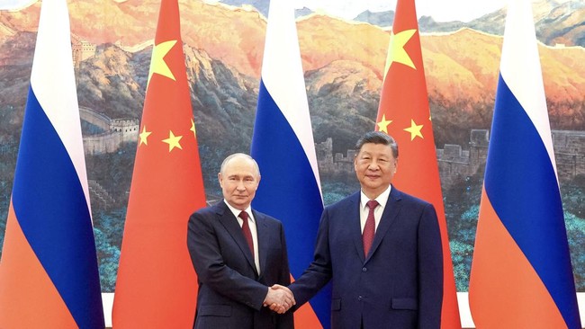 Russian President Vladimir Putin and Chinese President Xi Jinping pose for a picture during a meeting at the Great Hall of the People in Beijing, China May 20, 2026. Sputnik/Maxim Stulov/Pool via REUTERS ATTENTION EDITORS - THIS IMAGE WAS PROVIDED BY