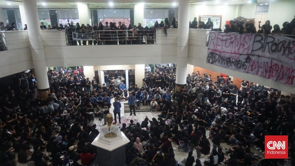 Ratusan Mahasiswa Geruduk UPN Yogya Desak Usut Kasus Kekerasan Seksual