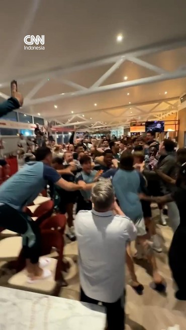 Pesta Arsenal Rayakan Juara usai Nobar Bournemouth vs Man City