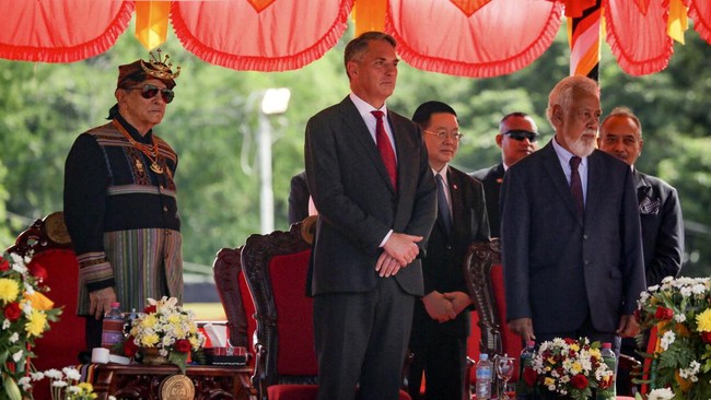 Wakil Perdana Menteri Australia Richard Marles turut menghadiri parade militer HUT Kemerdekaan Timor Leste.