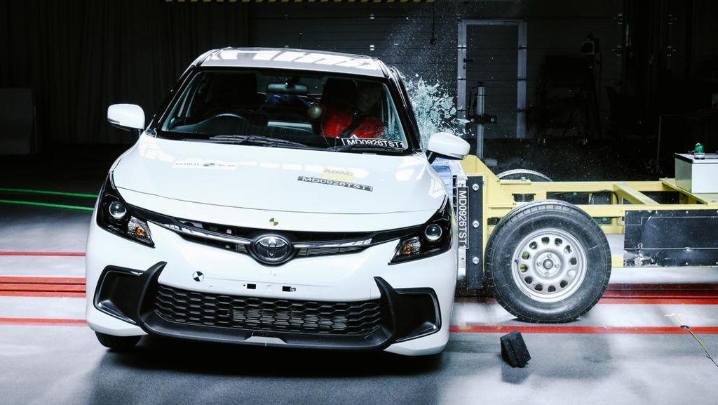 Toyota Starlet Kembaran Suzuki Baleno Diuji Tabrak, Hasilnya 0 Bintang