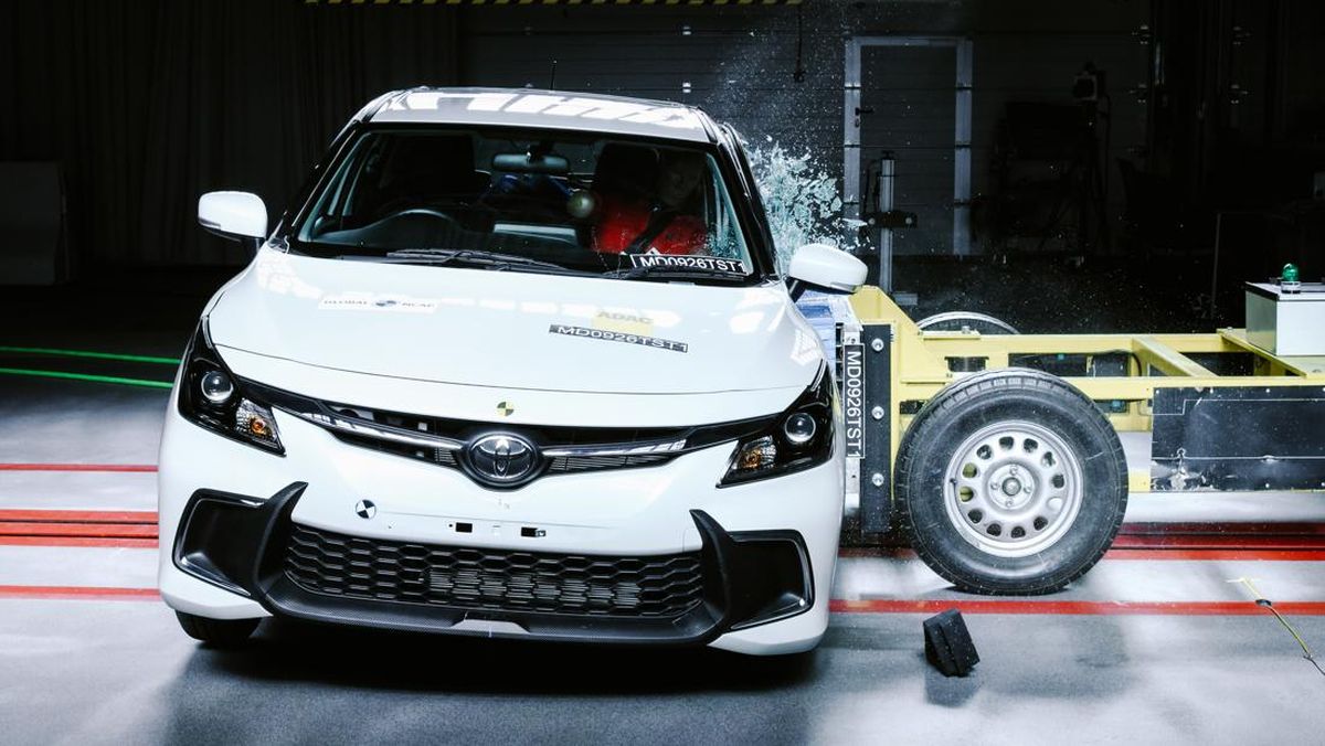 Toyota Starlet Kembaran Suzuki Baleno Diuji Tabrak, Hasilnya 0 Bintang
