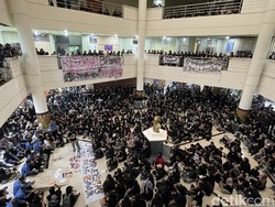 Mahasiswa UPN Jogja Geruduk Rektorat Desak Kasus Kekerasan Seksual Diusut Tuntas