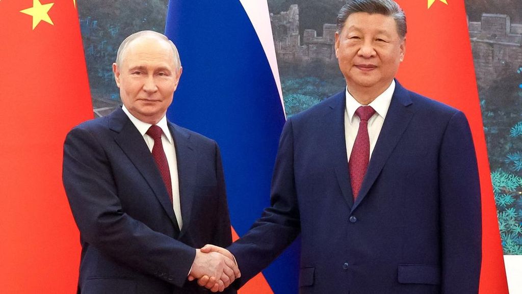 Xi Jinping dan Putin Pamer Keakraban usai Lawatan Trump di China