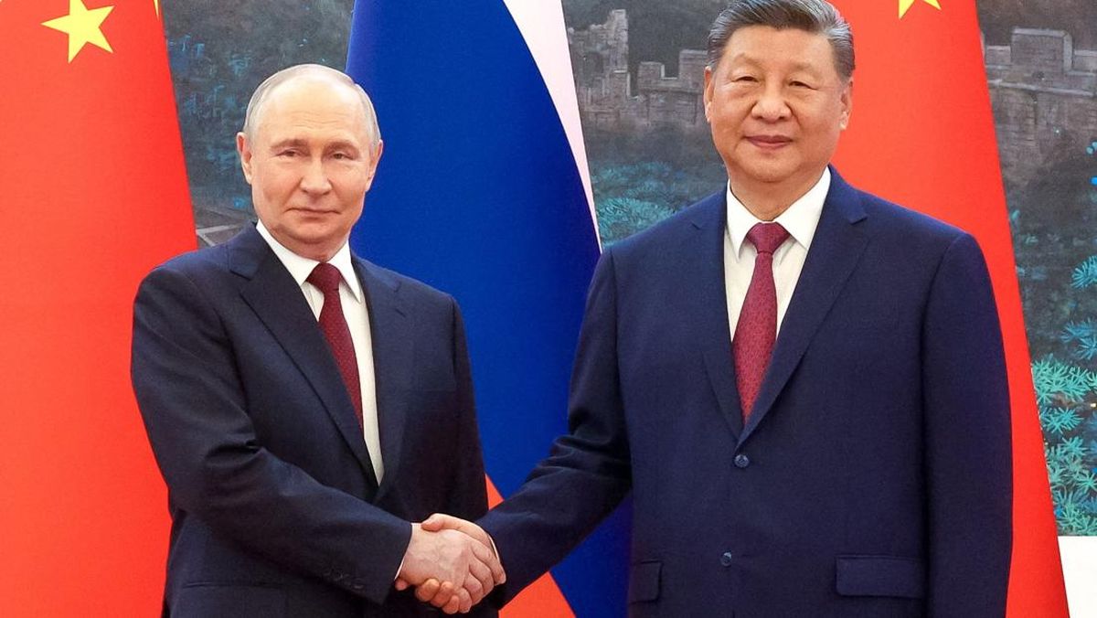Xi Jinping dan Putin Pamer Keakraban usai Lawatan Trump di China