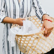5 Cara Membersihkan Noda pada Baju dengan Benar
