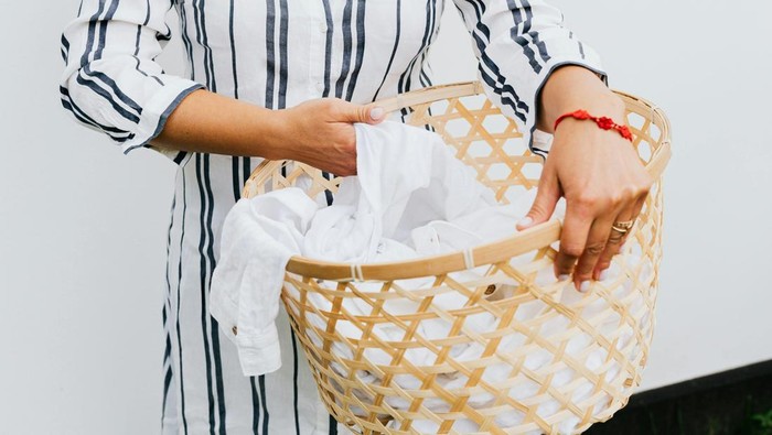 5 Cara Membersihkan Noda pada Baju dengan Benar