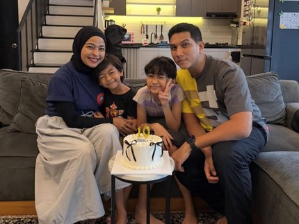 Bikin Haru, 5 Potret Arka Anak Tantri 'Kotak' Ikut Nyanyi di Single Terbaru Sang Bunda