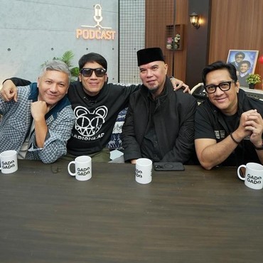 Caption Usil Ahmad Dhani Saat Pamer Foto Bareng Desta, Andre, dan Gading Jadi Sorotan