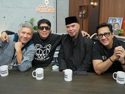 Caption Usil Ahmad Dhani Saat Pamer Foto Bareng Desta, Andre, dan Gading Jadi Sorotan