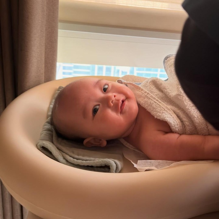 <p>Baby Arya adalah anak pertama dari Brandon dan Dhika yang menikah pada 19 April 2025. Keluarga kecil ini belum lama ini juga terlihat menggelar prosesi pemberkatan untuk sang anak di sebuah wihara. (Foto: Instagram @brandonsalim)</p>