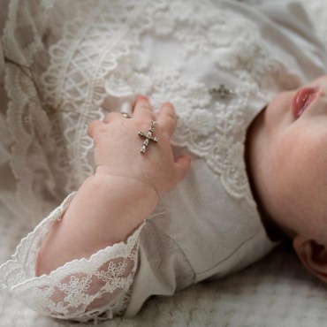 350 Nama Bayi Perempuan Katolik yang Jarang Dipakai tapi Bermakna Indah