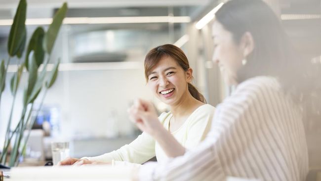 Ciri Perempuan dengan Aura Positif, Bukan Sekadar Murah Senyum