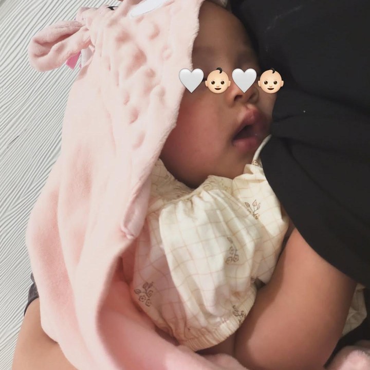 <p>Di akhir curhatnya, Nina juga menyemangati para busui untuk terus menyusui. Ia berharap semua ibu bisa memberikan ASI terbaik sampai usia 2 tahun, "Bismillah, semoga baby kita semua bisa ASI sampai 2 tahun, ya. Amin." (Foto: Instagram @ninazatulini22)</p>