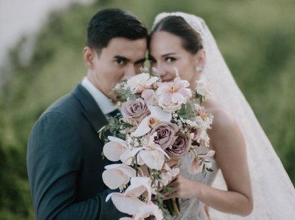 Rayakan Wedding Anniversarry ke-3, Intip Potret Mesra Enzy Storia dan Suami Diplomat