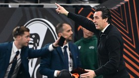 Aston Villa's Spanish manager Unai Emery reacts during the UEFA Europa League final football match. (Photo by YASIN AKGUL / AFP)