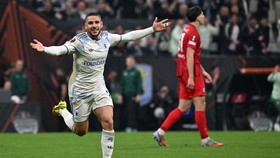 Aston Villa's Argentinian midfielder #10 Emiliano Buendia celebrates scoring the 0-2 goal during the UEFA Europa League final football match between SC Freiburg and Aston Villa at Besiktas Park in Istanbul on May 20, 2026. (Photo by Andrej ISAKOVIC /