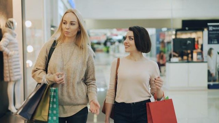 4 Zodiak yang Suka Belanja Tanpa Lihat Harga, Beauties Termasuk?