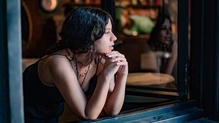 Pisces dikenal sebagai zodiak paling intuitif karena mudah membaca emosi dan menangkap tanda-tanda kecil orang lain.