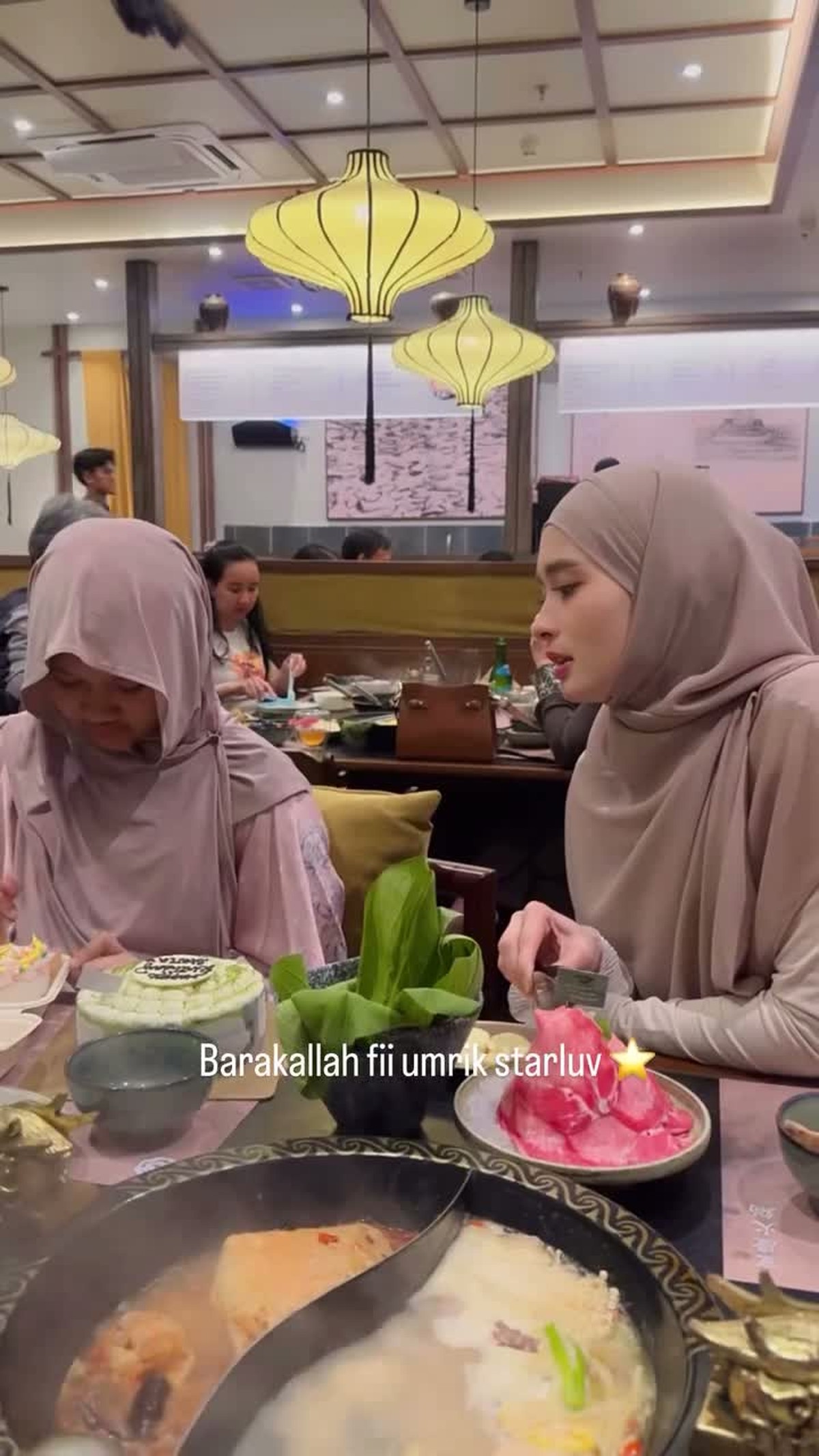 Inara Rusli&comma; Virgoun&comma; dan Lindi Fitriyana kompak rayakan ultah Starla