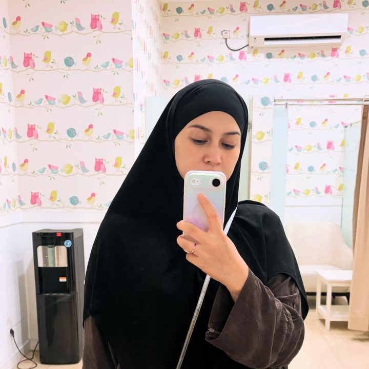 <p>Kata Nina, &ldquo;Ga cuma sekali. Bisa berkali-kali bolak balik sini. Berujung nongkrong di sini&rdquo;. Bahkan di potret mirror selfie OOTD, Nina terlihat sedang berada di nursery room, Bunda. Baginya, hal ini sudah biasa terjadi. (Foto: Instagram @ninazatulini22)</p>