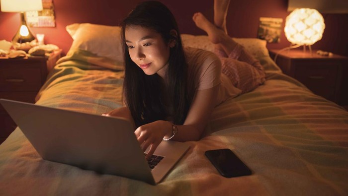 Kulit Tetap Glowing Tanpa Makeup, Ini Kebiasaan yang Harus Dihindari Sebelum Tidur
