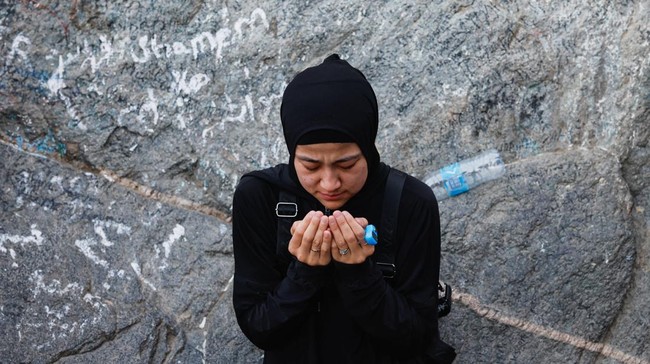 FOTO: Lantunan Doa di Jabal Nur