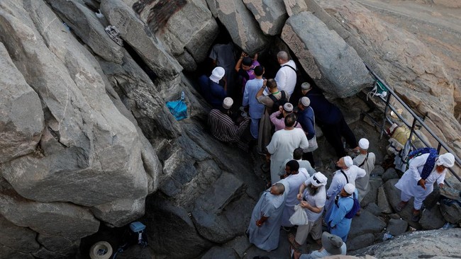 FOTO: Lantunan Doa di Jabal Nur