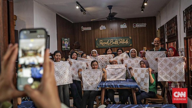 Pelatihan membatik di Rumah Batik Palbatu