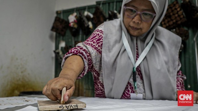 Pelatihan membatik di Rumah Batik Palbatu